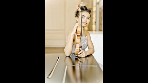 Amaryn OlmedaviolinPhoto: Marco Borggreve